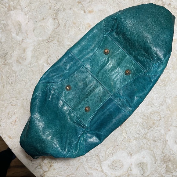 La Gioe di Toscana Turquoise Green Leather Shoulder Bag Carved Shell Accents - Picture 2 of 6